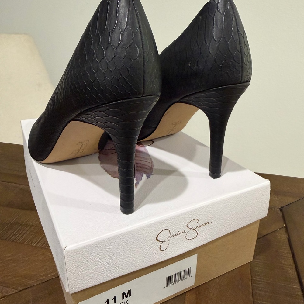 Jessica Simpson Textured Black Heels